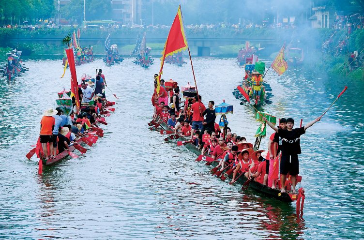 这个时节，广东各地龙舟赛争相上演！每次听到鼓声擂动，感觉自己一股中二气息在翻滚