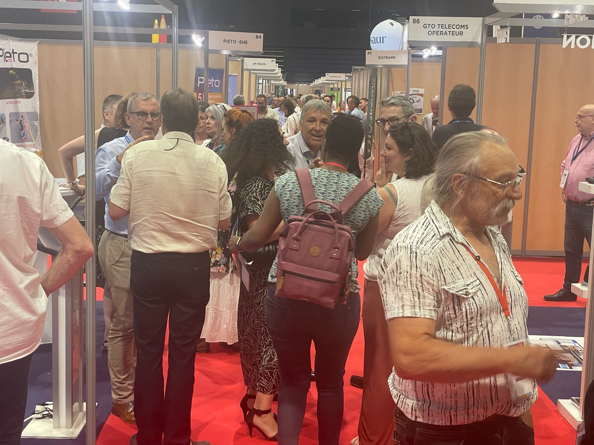 SalonAchatP's tweet photo. Signatures de protocoles, renouvellement de partenariats, remise de trophées, visites exceptionnelles… que de temps forts sur cette 2eme journée de salon qui s’achève.

Merci aux visiteurs, aux partenaires et au exposants 🤝 pour cette édition 2023. 
Rdv dans 2 ans 😉. https://t.co/TYAW3QwCA8