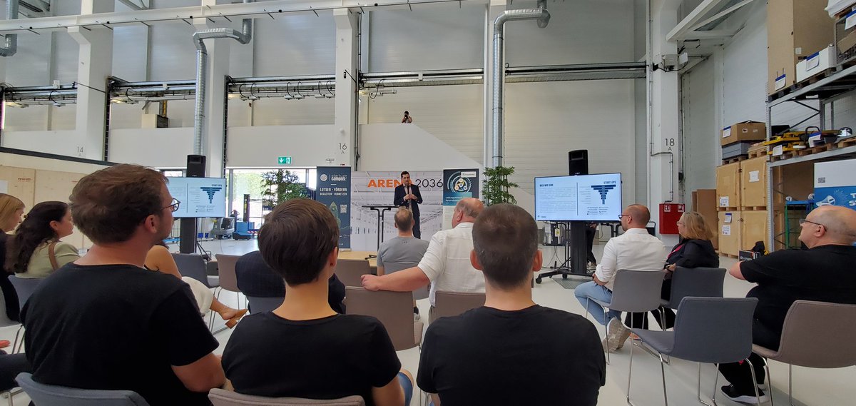 ThiloZimmermann's tweet photo. Heute beim #Startup Campus Day
in der #ARENA2036.
Begrüßung durch den Gründungsbeauftragten der @Uni_Stuttgart Prof. Alexander Brem.
#startupcampus0711 #TransferCenter #Stuttgart https://t.co/TrvvFBWtrA