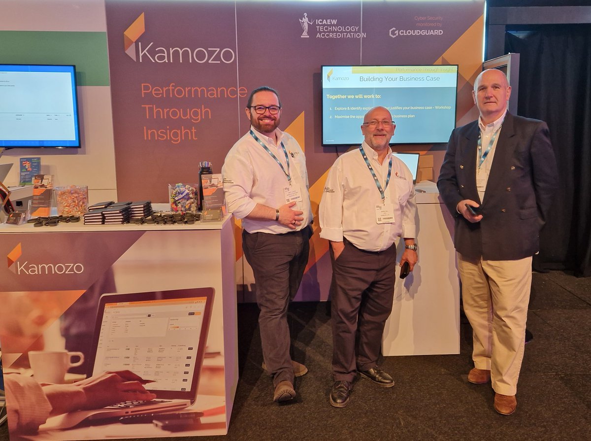 KamozoApp's tweet photo. Faithless on the tannoy, light show, accountants everywhere. Great vibe. We've had some great chats with visitors.

Find out how Kamozo can help support your accountancy business goals.

#DAS23 #Digitalaccountancyshow https://t.co/WHj6XKAykr