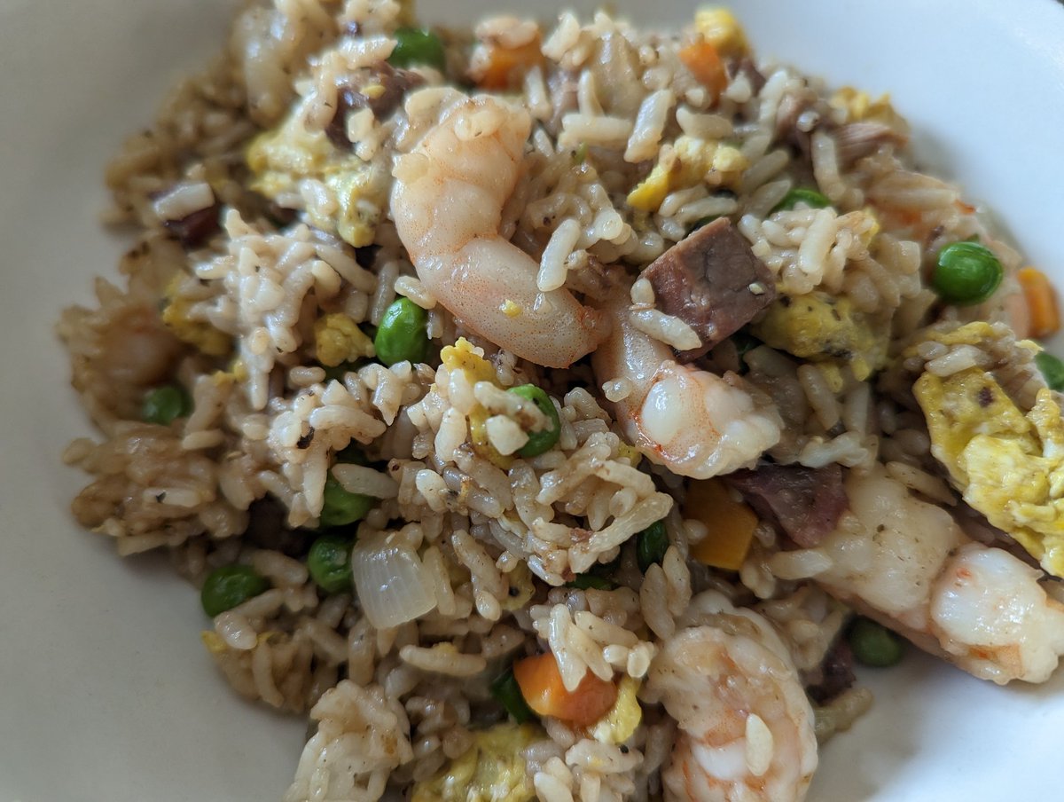 Wanna learn how to make some shrimp fried rice? Come join the @BadDogsCompany discord and cook with me tomorrow night 6/16 @ 9:30p CST. Come chill, drink, watch the show, follow along it's up to you. #DogChow #ChowDownWithMetsuko
