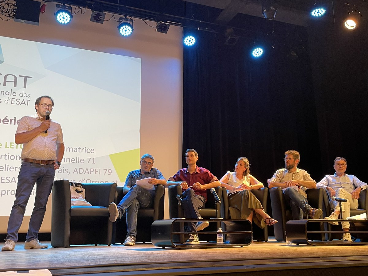 andicat_asso's tweet photo. La journée des professionnels en #ESAT se poursuit! @andicat_asso 
▶️Parcours au sein des ESAT et en lien avec le milieu ordinaire.

Après un rappel des leviers du Plan de transfo pour créer des porosités, plusieurs retours d’expériences viennent apporter des exemples concrets. https://t.co/JVatjUWMNi
