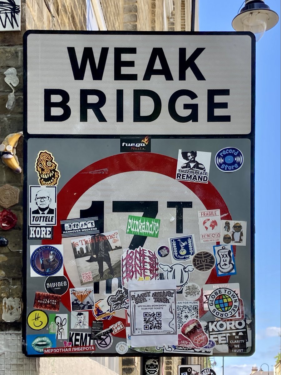 KlausVonMork's tweet photo. #bricklane
#shoreditch
#Stickers
#pegatinas
#weakbridge https://t.co/2YlGobx5L4
