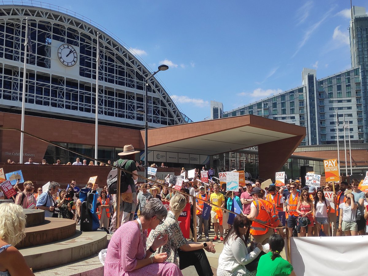 We are out in scorching central Manchester today in solidarity with the striking junior doctors. #JuniorDoctorsStrike #PayRestoration #PatientsNotPassports