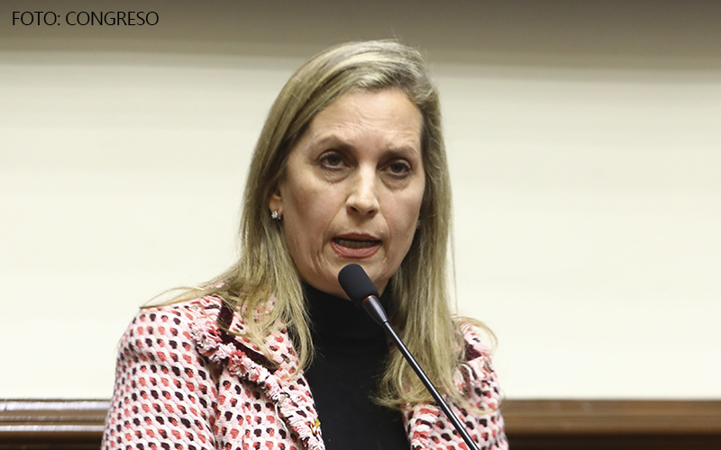 ideeleradio's tweet photo. #GlatzerTuesta: #MaricarmenAlva es una mujer con vocación golpista. Esa actitud se demuestra desde el comienzo de la gestión de #PedroCastillo y cuando apoyó a #MerinoDeLama. https://t.co/IwgKyqZ94Q