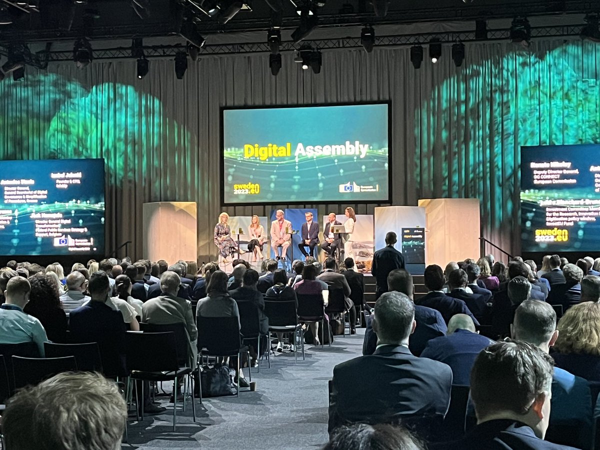 Landed in Stockholm just in time for the 1st plenary of #DigitalAssembly23. From @RenateNikolay we hear the first State of the #DigitalDecade report is coming in a few weeks but already clear that if we don’t step up a gear we won’t make it for 2030