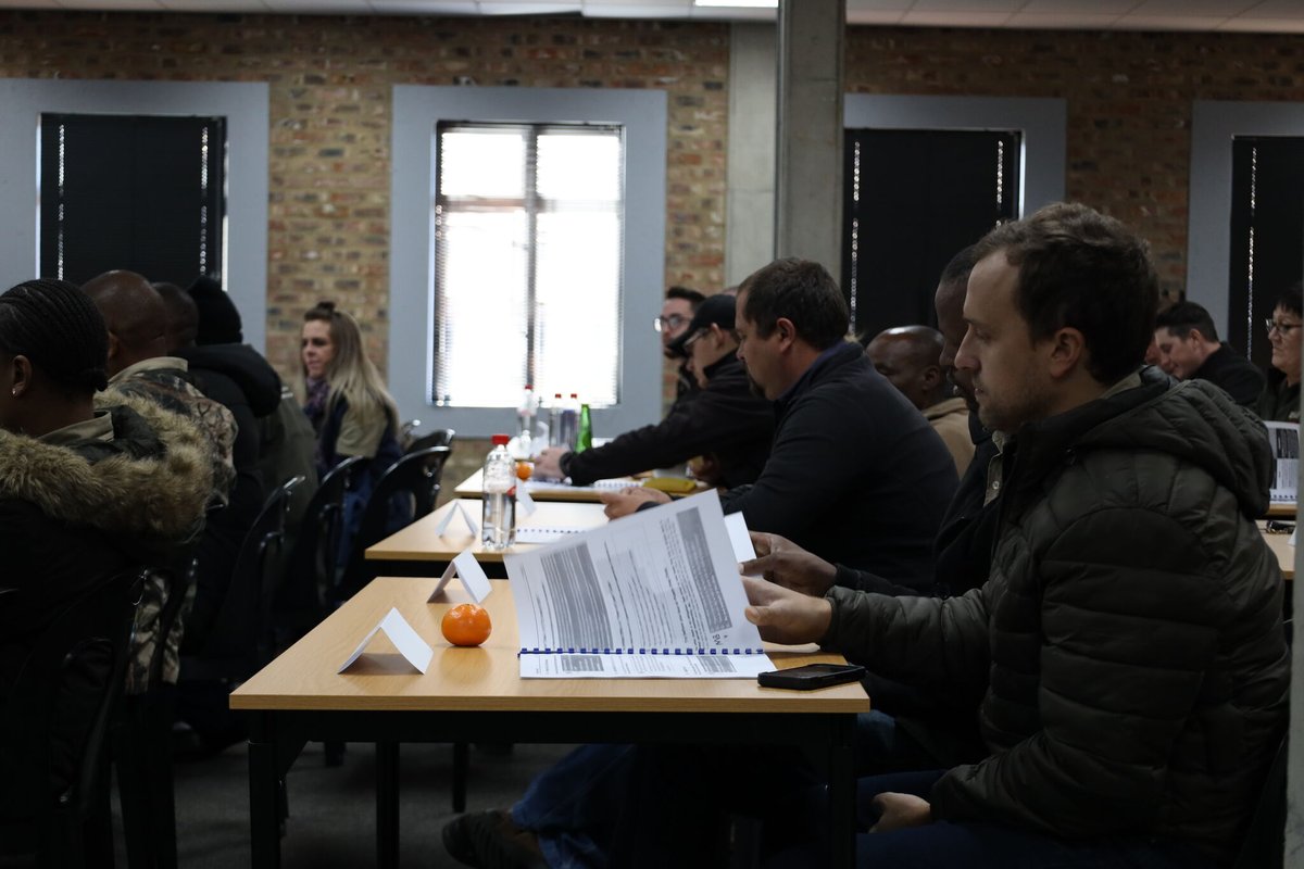 ObaroGroup's tweet photo. Sharing the highlights of the recent training session that #OBARIANS attended! Hosted by Sales Training Specialist, Mark Berger.

At #OBARO, we have a strong belief in the importance of upskilling to stay ahead in today's competitive market.😄

 #AlignedWithTheFarmer https://t.co/j2o9QAoDDj