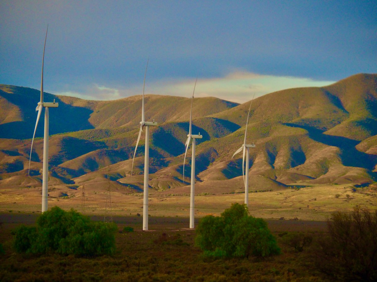 LesEverettFreo's tweet photo. Kicking with the wind Flinders Ranges South Australia @Footy_Goalposts https://t.co/jlcoI1ivzf