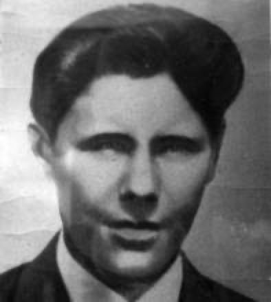 Proveniente da #Milano, #GiuseppePerraro dopo l'#Armistizio  entrò nel 'Valdossola' dal #1maggio 1944; catturato durante il rastrellamento della Val Grande, venne fucilato dai nazifascisti a #Fondotoce il #20giugno 1944.Aveva solo 17 anni.