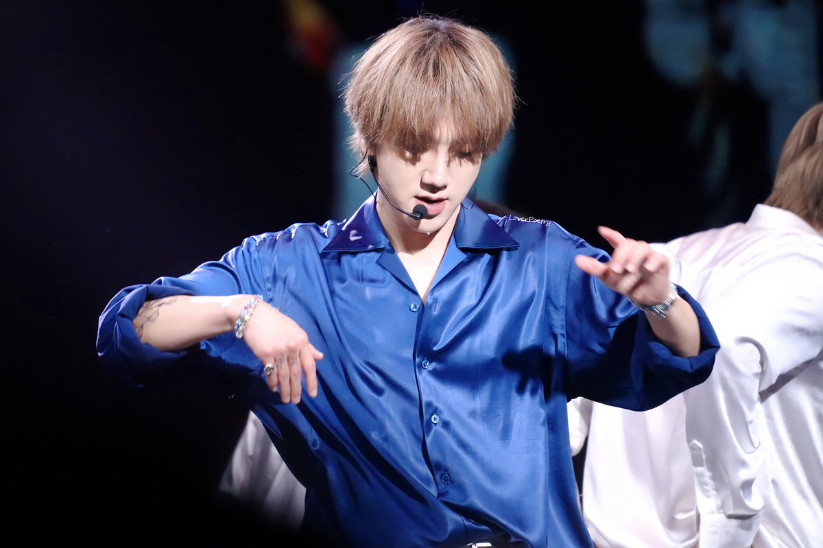 LoverPoetry_'s tweet photo. #yesung #예성 @shfly3424 
230610 SJ FanParty in Macau HD 4P https://t.co/kjky15VaEK