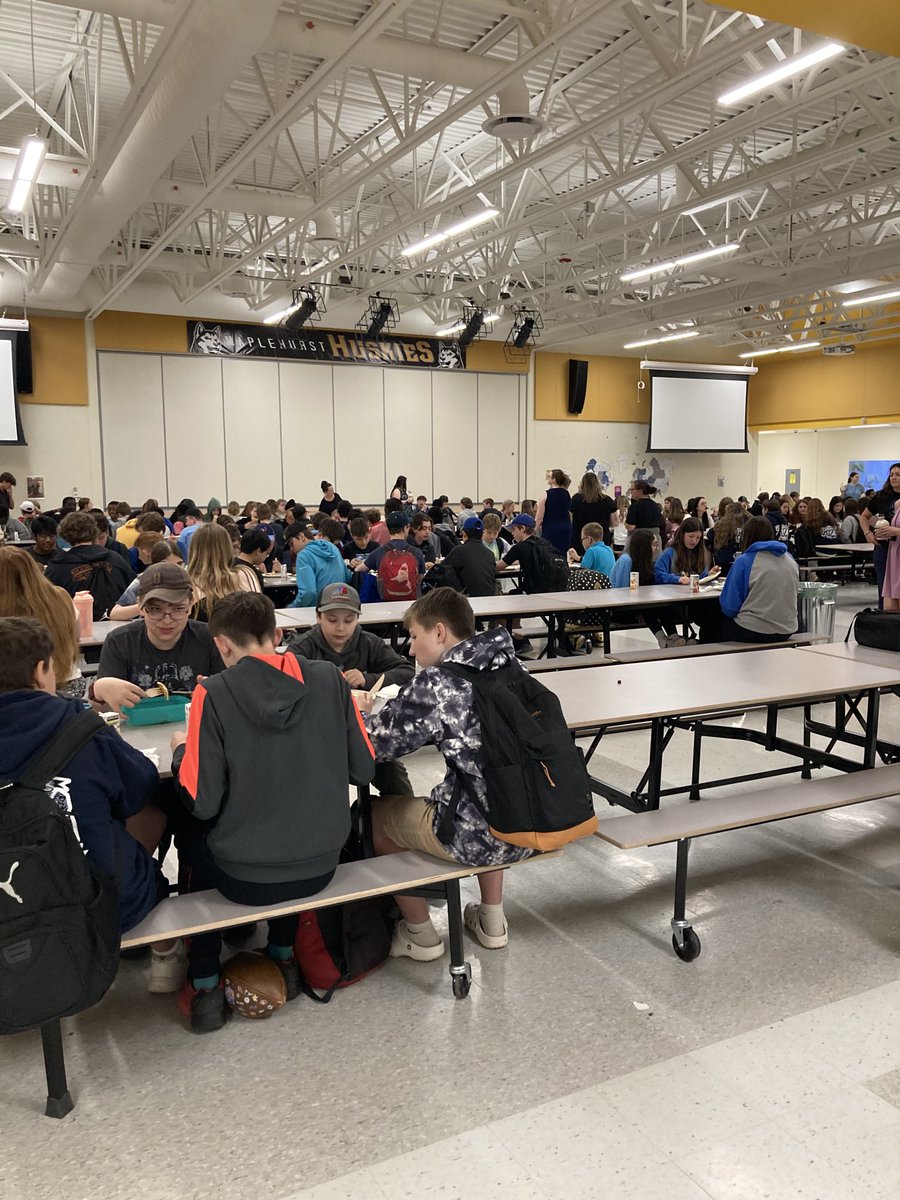 MaplehurstMS's tweet image. Large day at Maplehurst! Grade 8 Husky pancake breakfast, Volunteer Tea, and the Grade 8 Dance.  #HuskyHowl