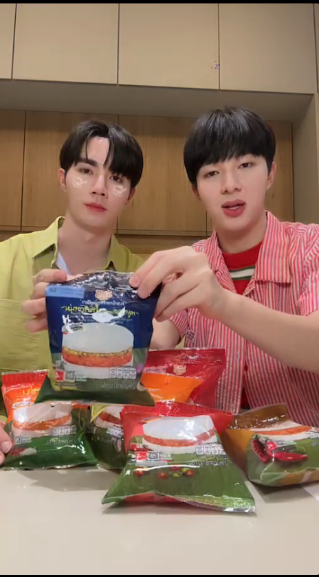 รอติดตามบทลงโทษน่ารักๆผ่าน Tiktok ทั้งสองคนได้เลยนะครับ เร็วๆนี้ อย่าลืมไปซื้อเบอร์เกอร์ข้าวเหนียวมาทานกันน้าบอกเลยอร่อยแน่นอน
 #ซีนุนิวxเบอร์เกอร์ข้าวเหนียว711