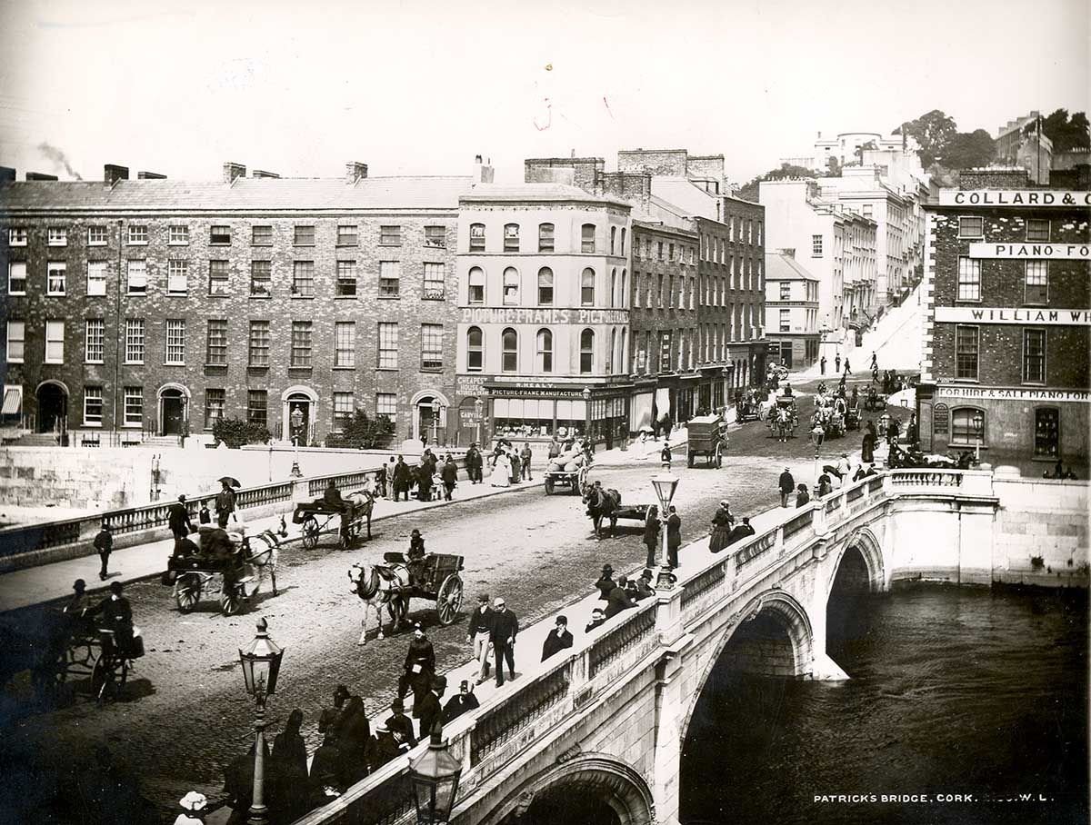 Patrick's Bridge Cork 1890s🍀🍀🍀

Prior to trams  1898-1931

looking towards Bridge Street.