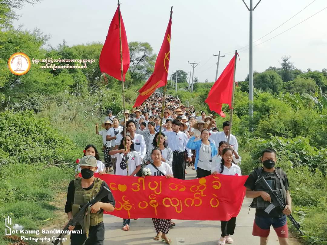 IrrawaddyNews's tweet photo. Sagaing region’s Monywa-Amyint road strike committee members, students and residents marched on Thursday  to mark detained State Counselor Daw Aung San Suu Kyi’s 78th birthday that will fall on Monday. (Photos: Set Kaung San)
#Whatshappeninginmyanmar https://t.co/3nK93GC1vk