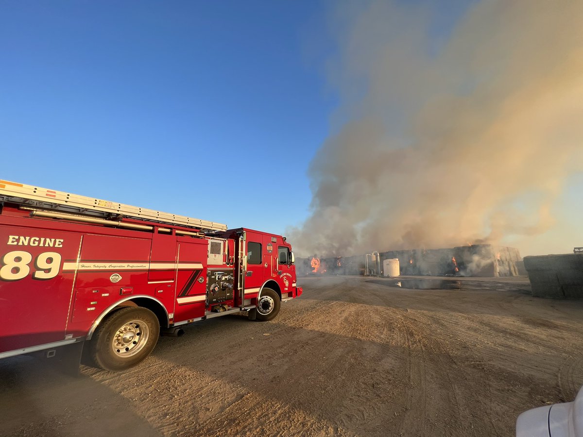 FresnoCoFire's tweet photo. #MapleFire Firefighters are on scene on a 1000 ton haystack fire on Maple near Barrett, northwest of Laton. No other equipment or exposures damaged. https://t.co/2XUOgiMsEu