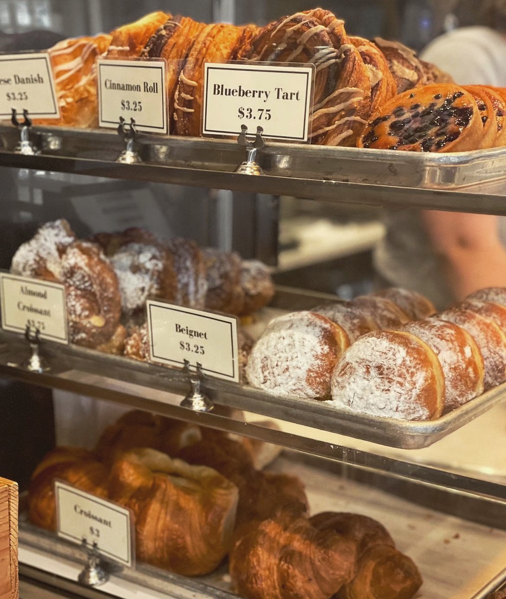 OH we know, they look GOOD! Grab a fresh pastry in-store from <a href="/AuFournil/">AuFournil</a> and start your day the right way.

#rivalbroscoffee #freshpastries