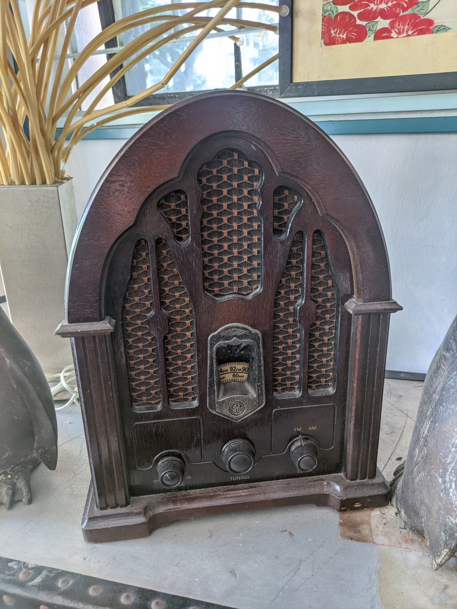 Normal people: Oh look, a vintage radio.
Fuga fans:
#戦場のフーガ #FugaMelodiesofSteel