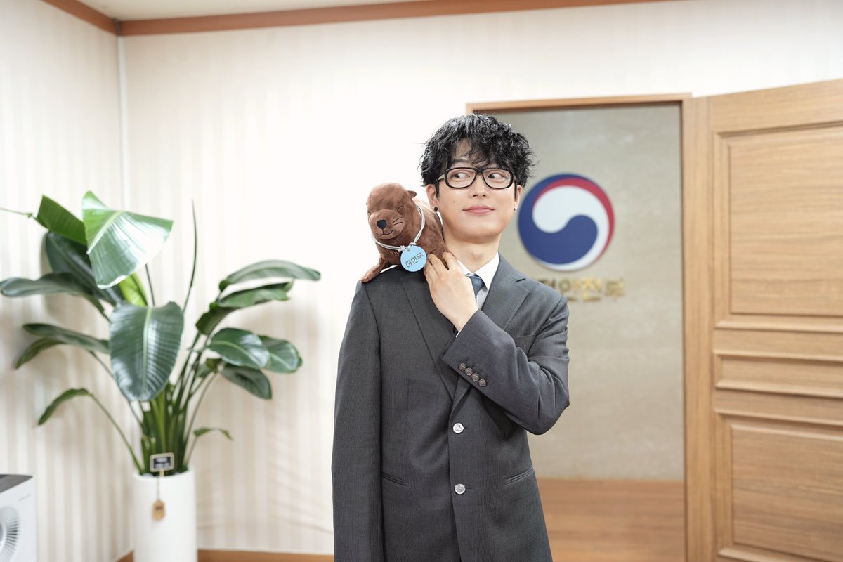 알려드립니다~!

하현우가 [제 4회 섬의날] 홍보대사에 위촉되었습니다!
반갑게 맞아주신 행정안전부 관계자 분들께 감사드리며, 
언제나 아낌없는 응원과 애정을 보내주시는 팬 여러분께도 진심으로 감사드립니다.