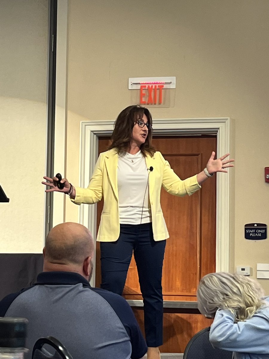 Learning and connecting at the <a href="/OAESA/">OAESA</a> conference. Starting off with my amazing mentor <a href="/carriejsanchez/">Carrie Sanchez</a> as the first keynote.