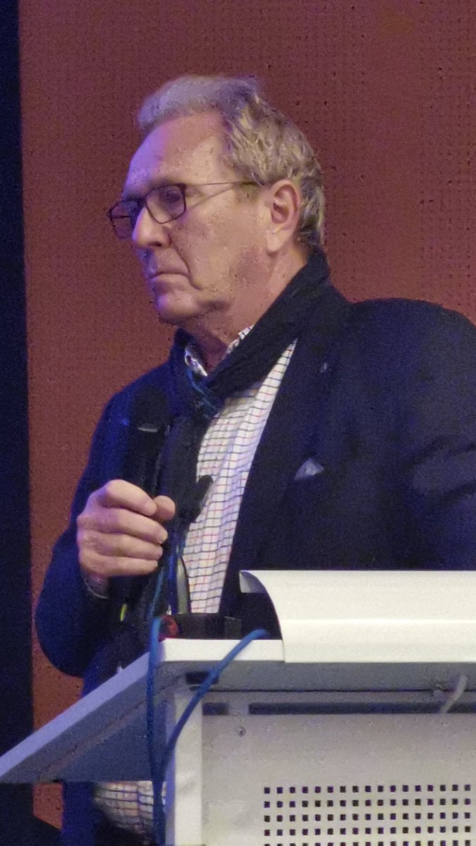 cnzcz's tweet photo. Diskuzi moderuje Miroslav Širl (CNZ) https://t.co/838ZSRSxDr