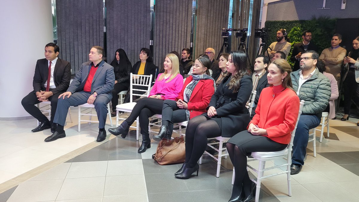 VEP_Paraguay's tweet photo. AHORA | La STP presenta la Guía para la elaboración del Plan Estratégico Institucional #PEI

➡️ Del evento participan la ministra @UbaldiCarmen, los viceministros @RuthDuranona @AdCelle @MarceJAmarilla, representantes del @Haciendapy @GabSocialPy y del @el_BID. https://t.co/kHN6nA2PfH