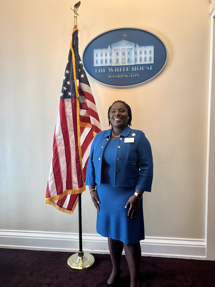 #GoodMorning so excited to lead a delegation to the @whitehouse this morning and address state lawmakers on how the @pahousedems are defending #reproductivejustice for Pennsylvania’s women! Speaking shortly send good vibes and a prayer! 💙🇺🇸🙏🏾