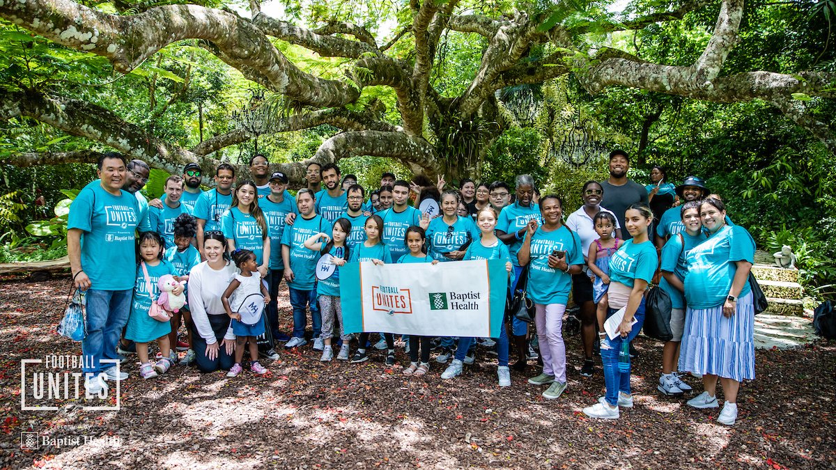 Our 1⃣st #FootballUNITES Cultural Tour presented by @BaptistHealthSF of the summer kicked off in South Dade!

@LotusHouse1, @soflinfo, @BBBSMiami, @ADL_Florida & Miami AAB joined @astronaut & @HistoryMiami to visit Patch of Heaven Sanctuary and Wat Buddharangsri Thai Temple.