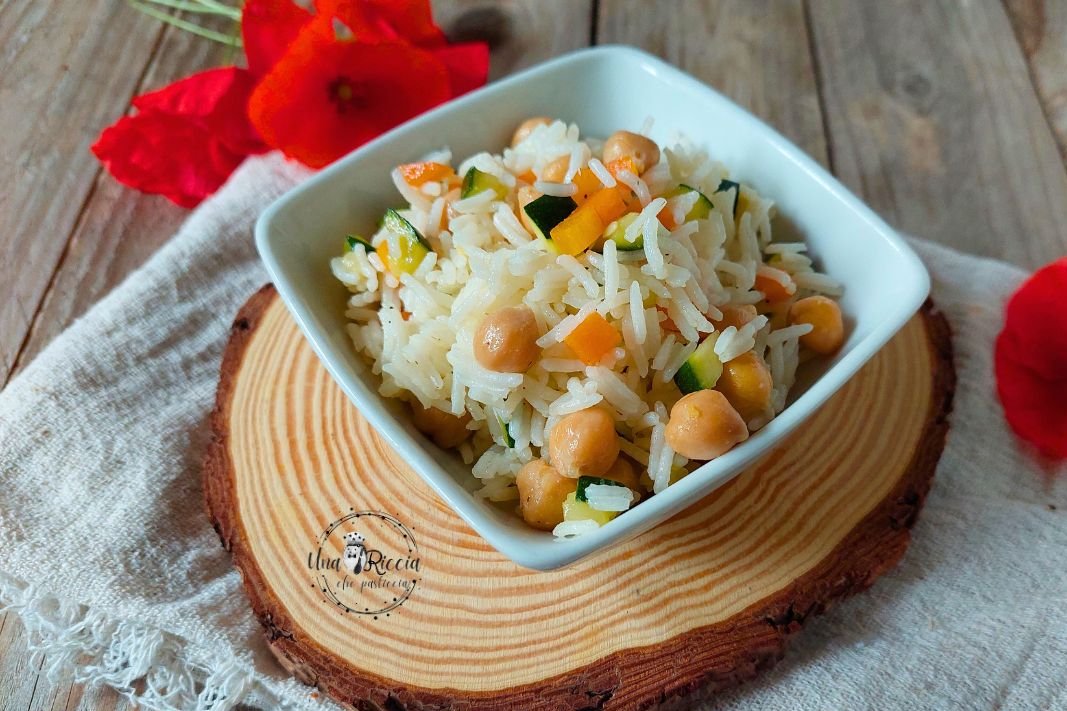 RicciaChe's tweet photo. RISO BASMATI CON CECI CAROTE E ZUCCHINE
Un'insalata di riso diversa dal solito, fresca e nutriente. Perfetta da portare in riva al mare o in ufficio.
Trovi la ricetta passo passo nel link qui sotto
https://t.co/fK7f9plLMT https://t.co/RVutD96QQ2