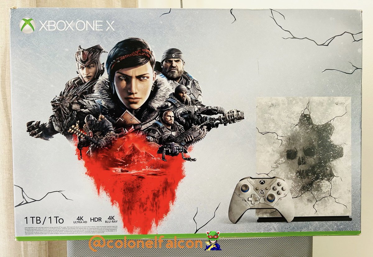 ColonelFalcon's tweet image. ✉️📬𝗠𝗮𝗶𝗹𝗺𝗮𝗻 𝗗𝗲𝗹𝗶𝘃𝗲𝗿𝘆📬✉️

Remember that package from yesterday? Well I had time to unpack and clean this #XboxOneX Gears 5 limited edition pack today! It has a cool startup sound! 

I may have all Gears consoles now. May do a family shoot! 🤣

#gaming #GamersUnite