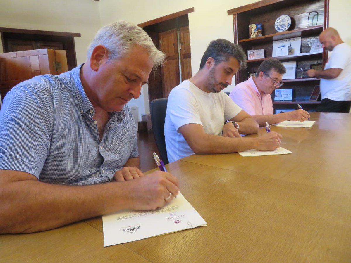 SCPMLBalbuenaC's tweet photo. Hoy, la SCPM “Luis Balbuena Castellano” ha firmado un convenio de ayuda a la Casa-Museo de la Matemática Educativa de Tenerife en el Ayuntamiento de La Laguna junto al Ilmo. Sr. Luis Yeray Gutiérrez Pérez, alcalde de San Cristóbal de La Laguna.

#SCPM #SCPMLBC #Matemáticas https://t.co/zchl9W1enp