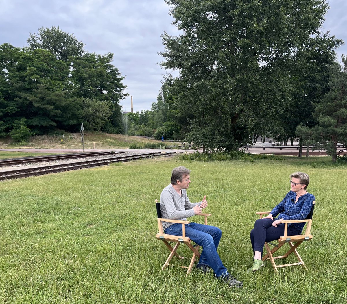 HIAS_Hamburg's tweet photo. “We must foster a kind  of environmental citizenship” Today Dorothee Brantz @cms_tu_berlin and Matthew Gandy met in Berlin's Park am Gleisdreieck to talk about ecological future models in urban development that take into account a coexistence of social human life and urban nature https://t.co/JWzW0n31x6
