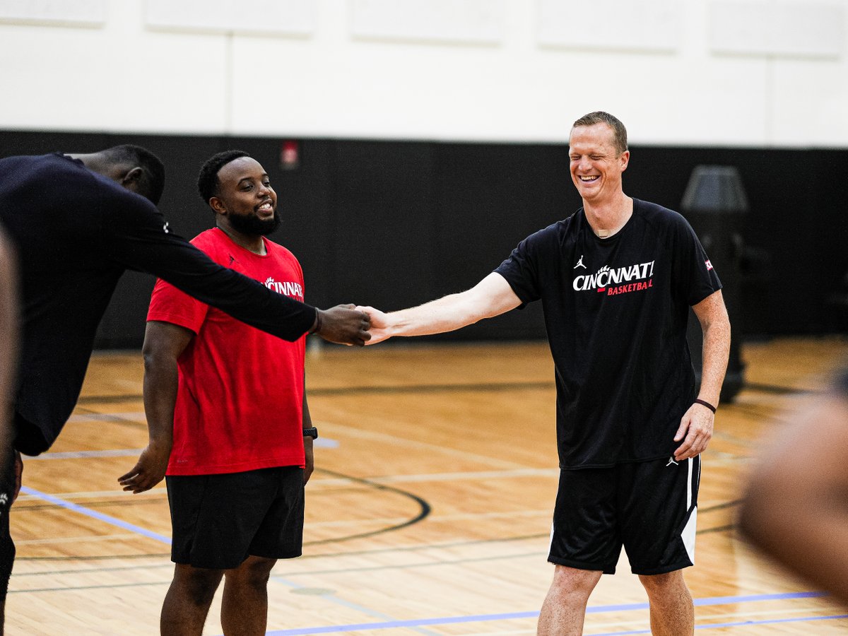 Good to have you in 🔴 and ⚫️, @CoachJ_Loeffler! 

#Bearcats | #TheMovement