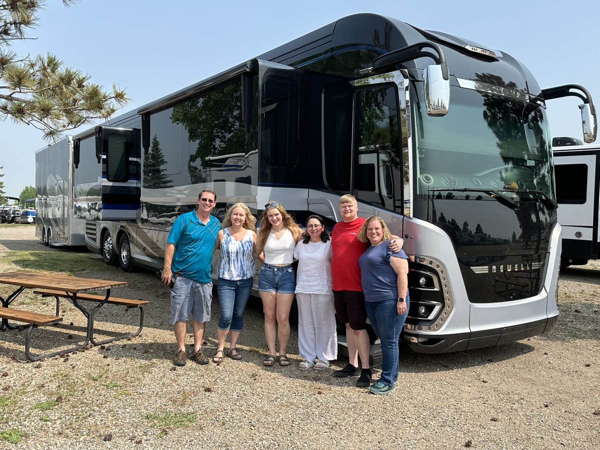 usafarmlabor's tweet photo. A few members of the USA Farm Labor staff, the Ficks, and our South African recruiters made it safely to Minot, ND yesterday!
We can't tell you how excited we are to eat some good food &amp; celebrate our 20th Anniversary with everyone https://t.co/XzE4xYCHg0