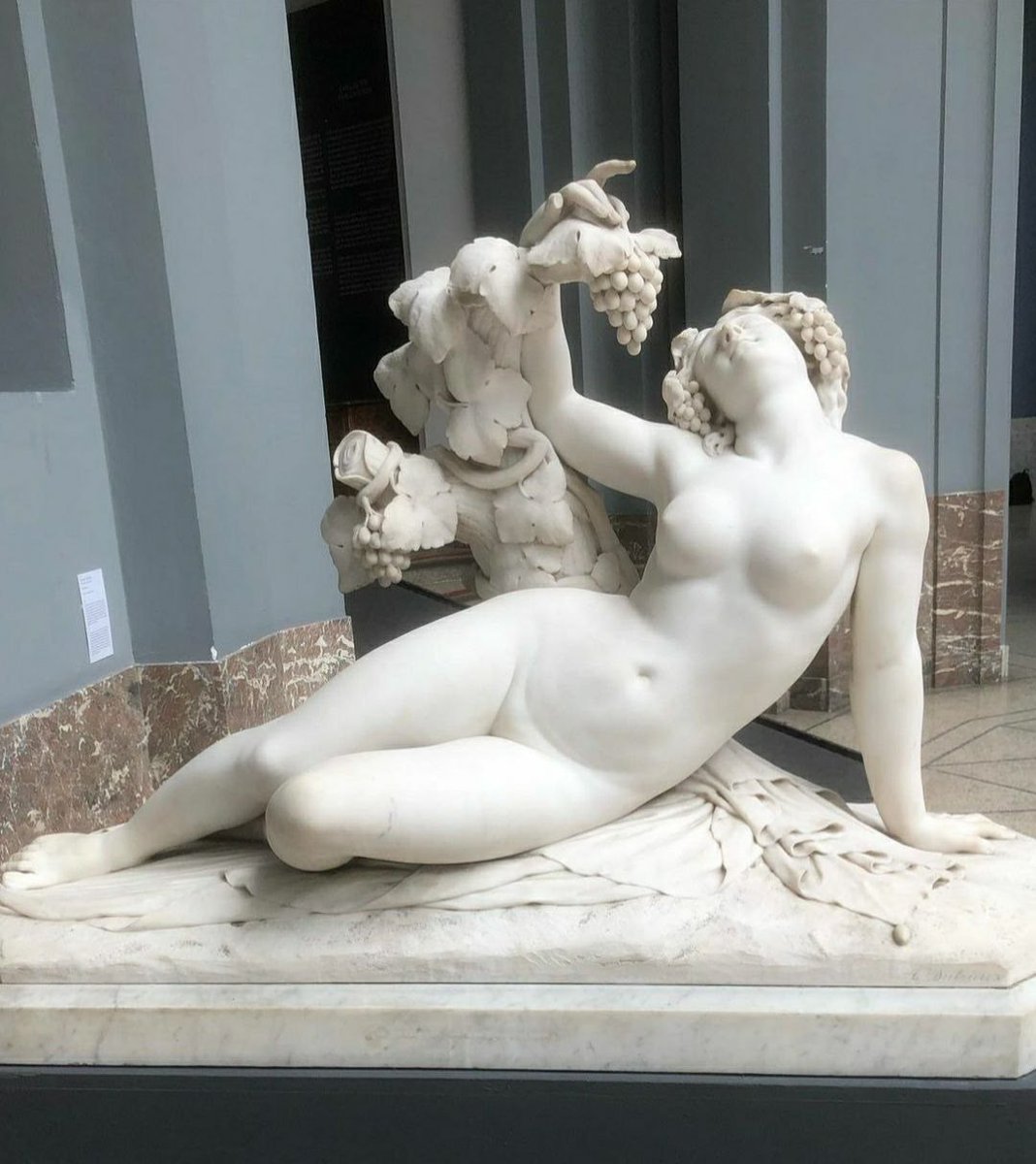 French sculptor Amable Dutrieux (1816-1886)
'Bacchante'
______
Museum of Fine Arts in Tournai #Belgium. 
📷 Roderick Lonsdale #Sculpture