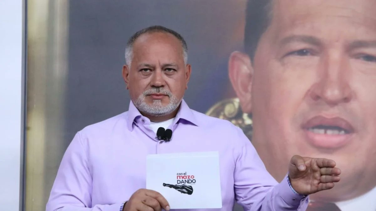 CarnetDelPSUV's tweet photo. Cabello: El PSUV ahora se moviliza en las comunidades para reconocer al liderazgo de base https://t.co/KehQhtABWe 

@dcabellor
@PartidoPSUV
@NicolasMaduro
@taniapsuv
@jaarreaza

@FidelVasquzPSUV
@nosrodriguezf
@gestionperfecta
#BastaDeRoboYManipulaciónImperial #15Jun https://t.co/aM6ynO1Yxv
