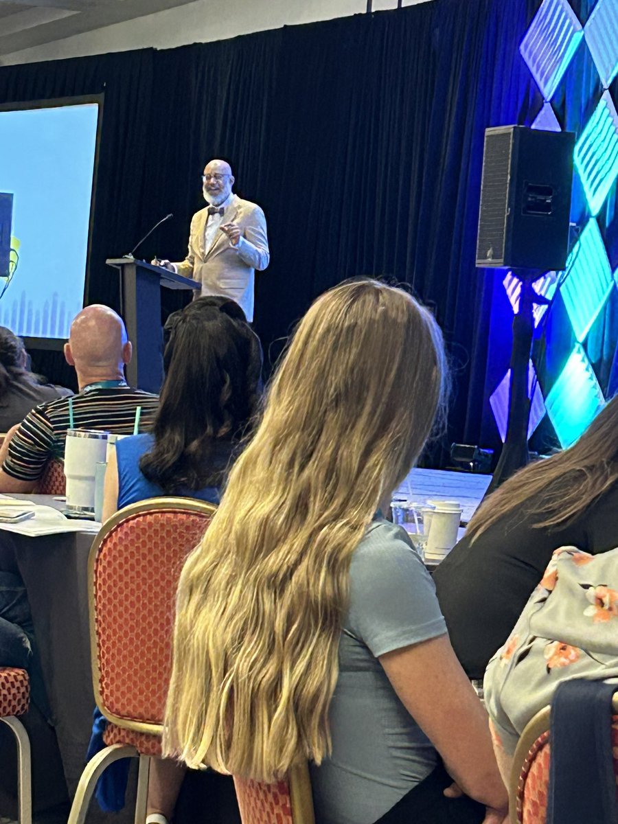 MrsTracey_Regan's tweet photo. That feeling of walking in a room with 300 educators and instantly being inspired by awesome leaders. #AZTLI2023 #AZTEACHERLEADER @azk12 https://t.co/x81pM6QqK3