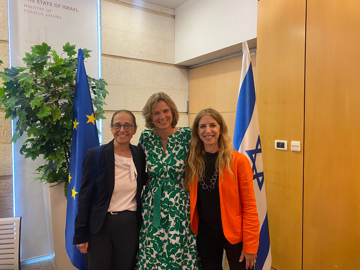 ShuliDavidovich's tweet photo. A busy week of work around the clock in the efforts of combating  antisemitism : hosting special envoys, IL- EU dialogue and speaking at #AJCGloFo.
 IHRA definition is the benchmark of the global coalition against antisemitism.
#FORtheIHRA
@StateSEAS @EUAntisemitism https://t.co/zcmeNAdzGN