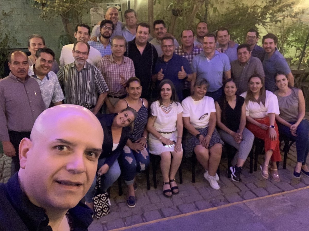 isacorber's tweet photo. Gracias Zapopan, un gusto convivir con ustedes; gracias Maye, Gaby, Claudia, Xóchitl, Emma, Adriana y Paulina; gracias Omar, Jerónimo, Bernardo, Carlos,  Enrique, Richard, Raúl, Moisés, Francisco, Victor, Martin, Daniel, Mauro, Leonardo, Alejandro, Honorio, Ramiro y Pepe. https://t.co/Pu1aqglkND