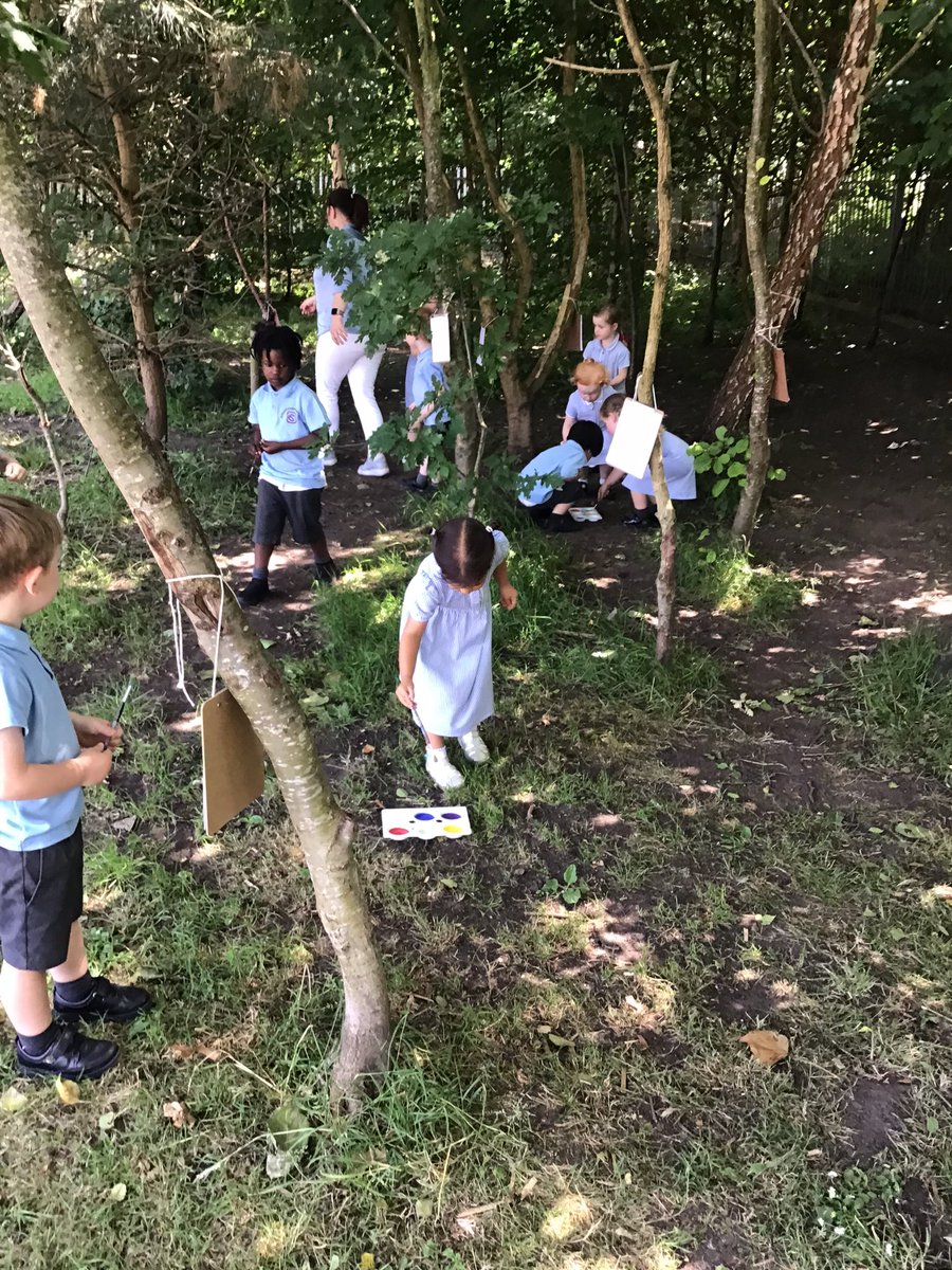 CharlesPrimN's tweet photo. Outdoor painting. #Whatcanyousee? #StChEYFS #StChArt https://t.co/QGArp90umK