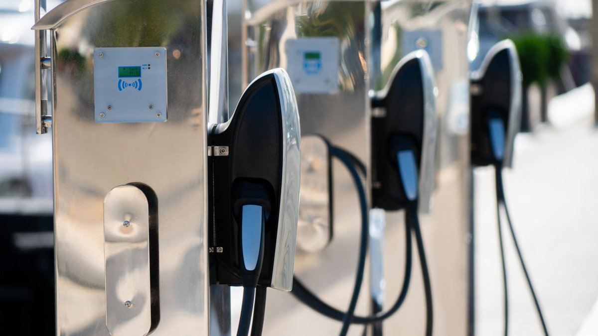 Alphense gemeenteraad steunt laadmogelijkheden voor woningeigenaren zonder eigen parkeerplaats

Lees meer:
laadpaaldirect.nl/blogs/elektris…
#alphenaandenrijn #laadpaal #ev