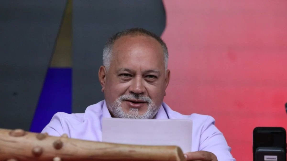 CarnetDelPSUV's tweet photo. Cabello: Todos los candidatos de la oposición tienen un discurso privatizador y neoliberal https://t.co/98cWXxE6Bv 
@dcabellor @PartidoPSUV @NicolasMaduro
@taniapsuv @jaarreaza @FidelVasquzPSUV
@nosrodriguezf @gestionperfecta

#BastaDeRoboYManipulaciónImperial #15Jun https://t.co/nkuy8wJa1D