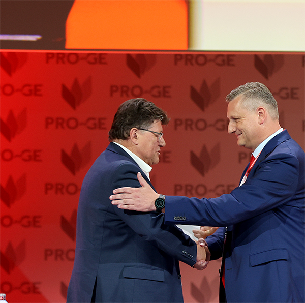 Reini_Binder's tweet image. Ich bedanke mich herzlich bei Rainer Wimmer, der 14 Jahre lang an der Spitze der #PROGE stand. Lieber Ehrenvorsitzender, danke für deinen jahrelangen engagierten Einsatz. Glück auf!