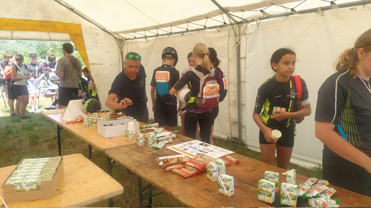 🧑‍🦽🚴 l'Ardechoise des Jeunes à Gras en @Ardeche_07 avec plus de 300 participants des écoles, collèges, lycées et IME 
👏 a eux, aux accompagnateurs et organisateurs
 #Parasport et #Citoyenneté
 <a href="/HeleneInsel/">Hélène Insel</a>
<a href="/MarzoukMohamme3/">Marzouk Mohammed</a> <a href="/ThiAumage/">Thierry AUMAGE</a>