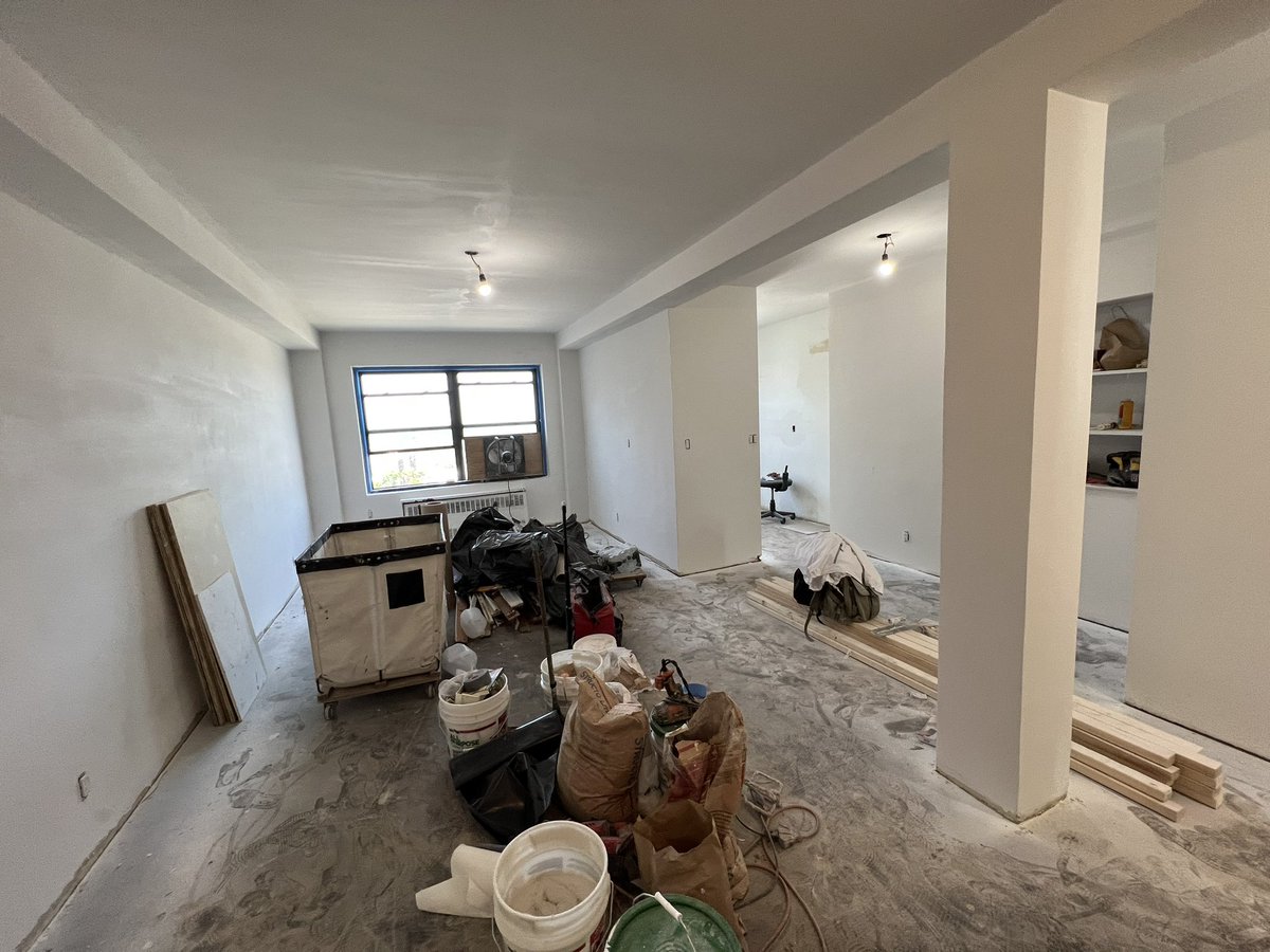 #ReTwit is the way.

The image? A sponsor unit co-op that’s already got a contract out on for sale. Being mostly gut renovated in kitchens and bathrooms. Off market too. In #NYC #ForestHills #RegoPark 

I have about a dozen sponsor units coming on line down the pipeline. HMU!