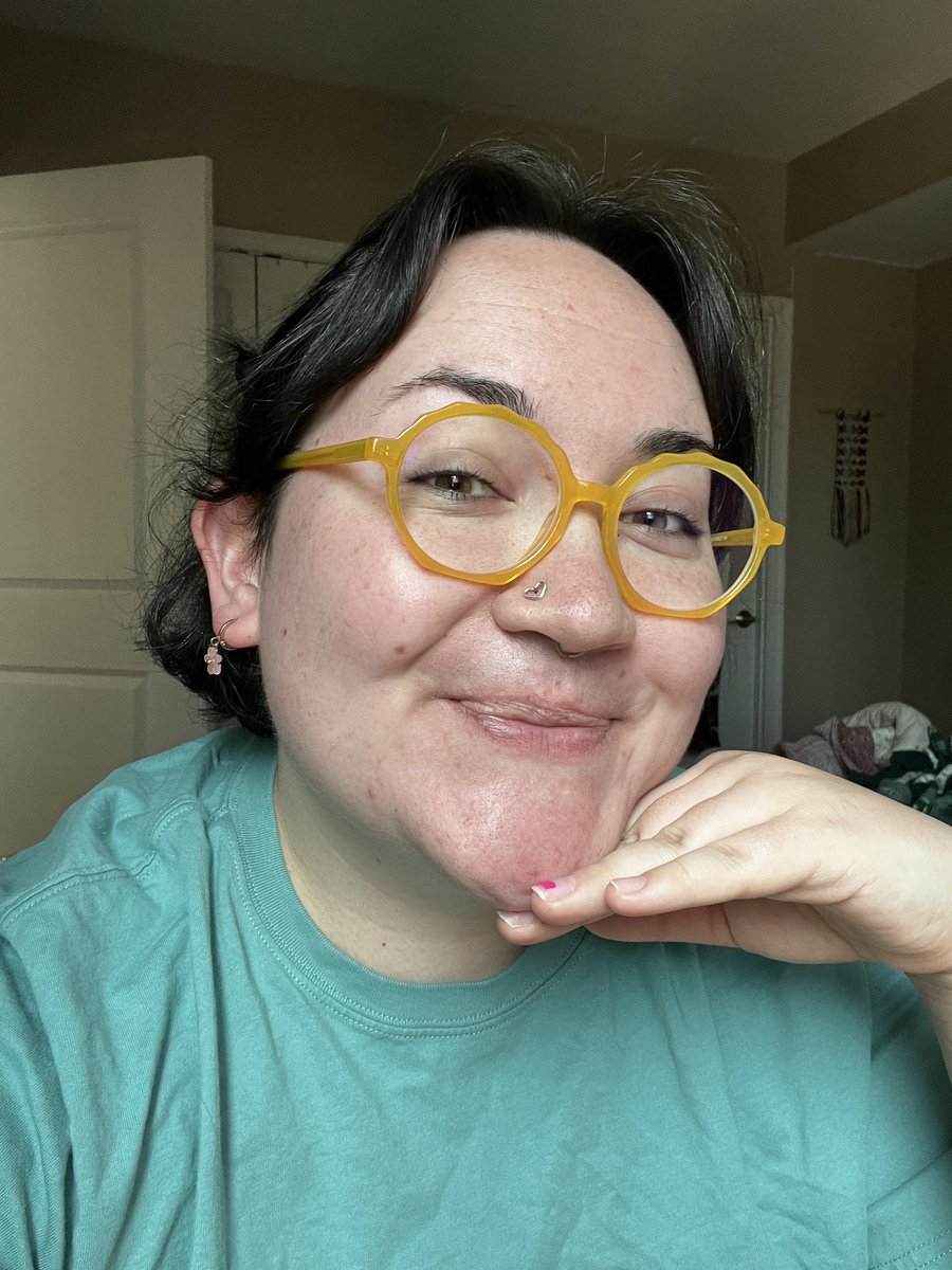 itzcrystalqueer's tweet photo. 💛🌻💐⭐️🐝🍋🧀🍯📒🎗️ https://t.co/I2Ve4MvvP6