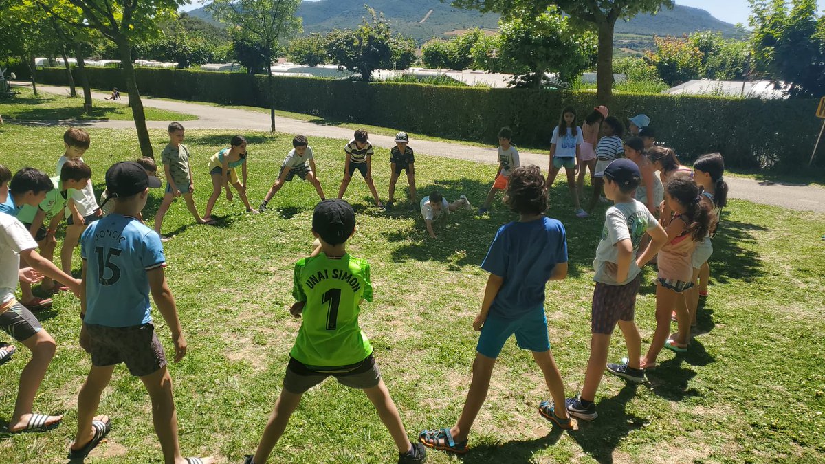 Bazkalosteko jolasak 🌈☀️
<a href="/beg34Lide/">Andereño Lide</a> <a href="/beg34Maddi/">Maddi</a> <a href="/beg34mery/">Teacher Maria</a>