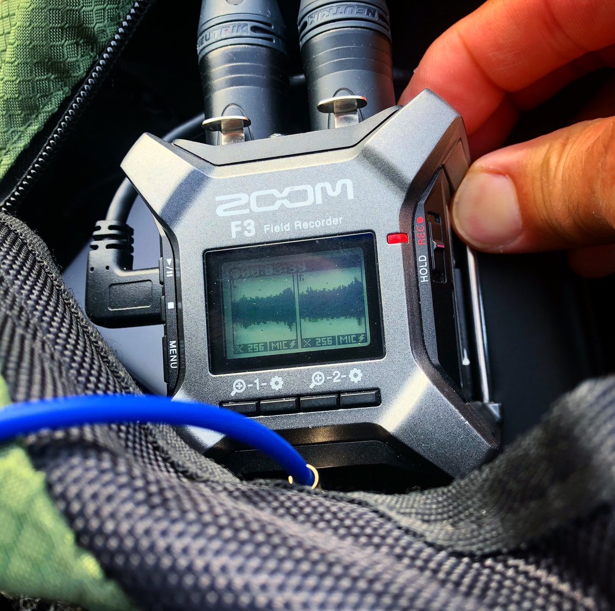 watsonwu's tweet photo. Love using this little #ZoomF3 recorder ๐ฅ๐๐๐ป
.
Canโt believe Iโm able to record pleasant ambient sounds at level 256!
.
#soundeffects #watsonwu #zoomrecorder #beyerdynamic #beyerdynamicmc833 #sounddesigner #sounddesign #gameaudio #gamesound #audioforgames #filmsound #audiopost https://t.co/sT5izl7A64