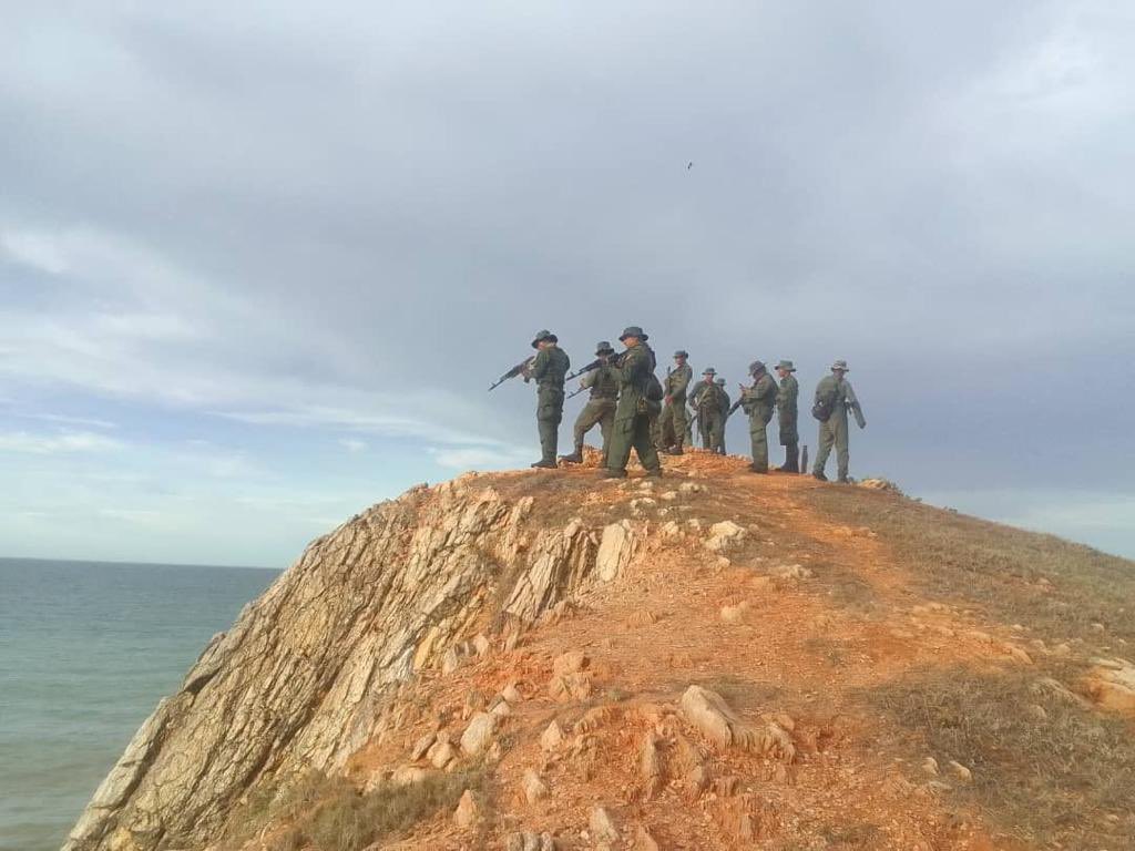 #FANB  patrulla las costas del estado Sucre, garantizando el libre tránsito y coadyuvando con su esfuerzo al mantenimiento del orden interno de la Patria ! 

#CaciqueCayaurima 
#IntegrarEsVencer