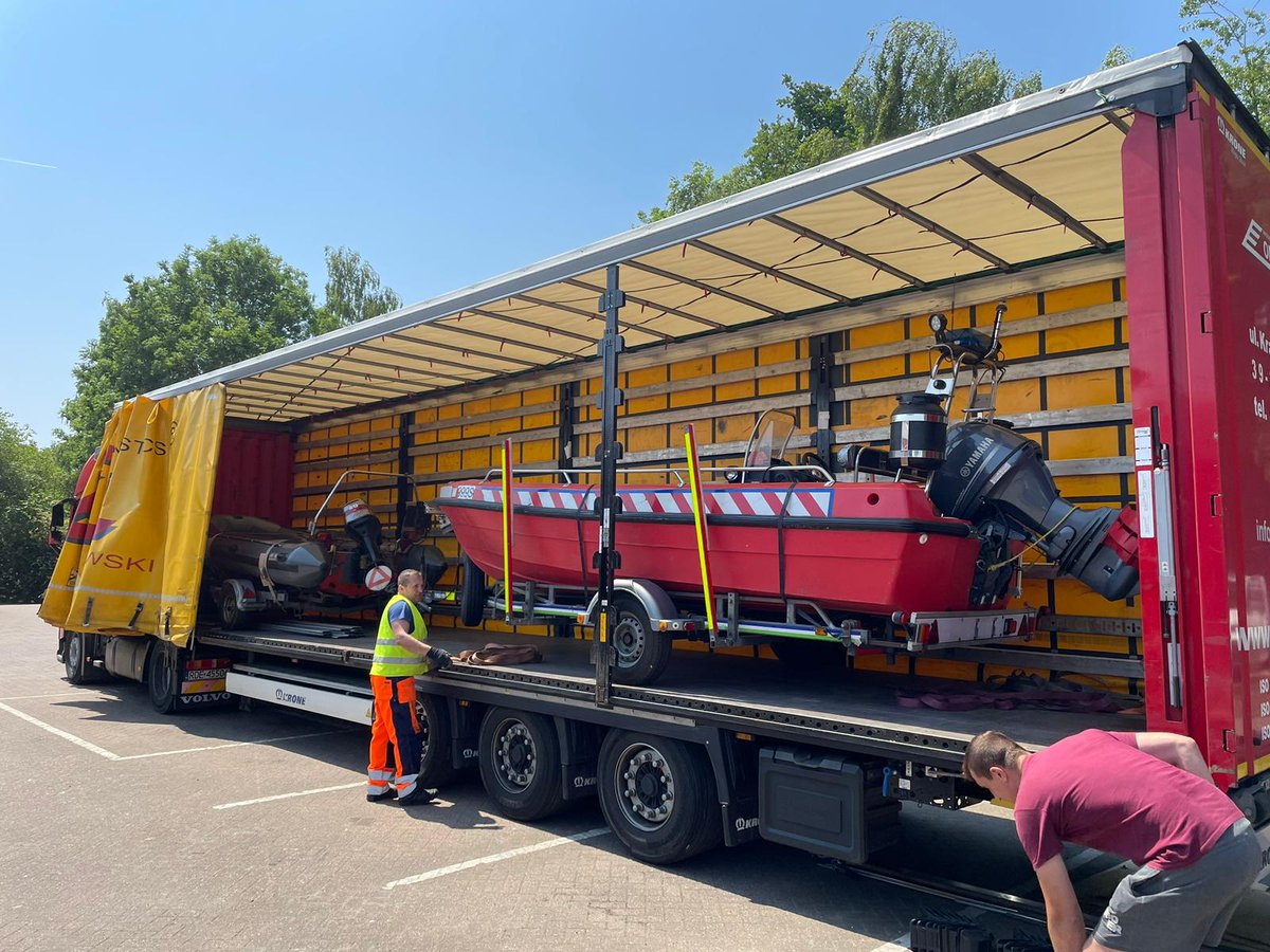 UK_ISAR_TEAM's tweet photo. #UKISAR has provided valuable support in coordinating and packing the water response for Ukraine on behalf of the @ukhomeoffice and @NFCC_FireChiefs  following the devastating consequences of the dam collapse #WaterResponse https://t.co/TlVVKxmK25