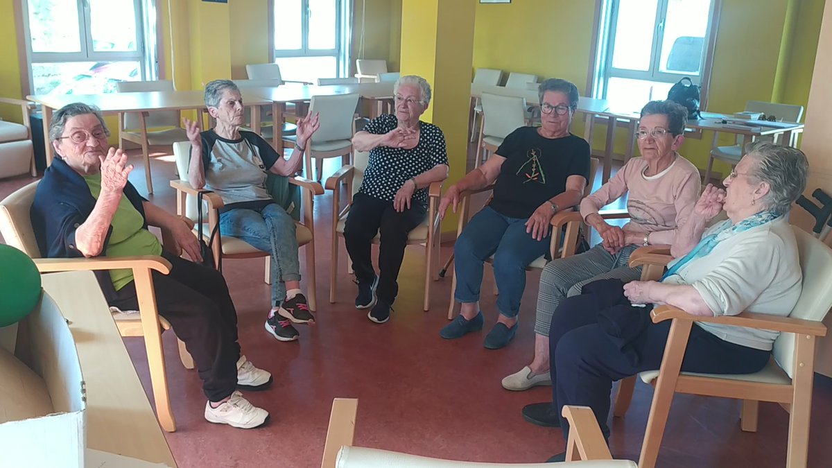 SolidaridadIn's tweet image. 🧠En #CarballedadeAvia, el #ProgramaProximidad desarrolla un taller de desarrollo cognitivo.

🧩Una actividad enriquecedora donde compartimos nuestra memoria y momentos inolvidables. 

💪¡Una gran experiencia de aprendizaje colectivo! 
  #Ourense